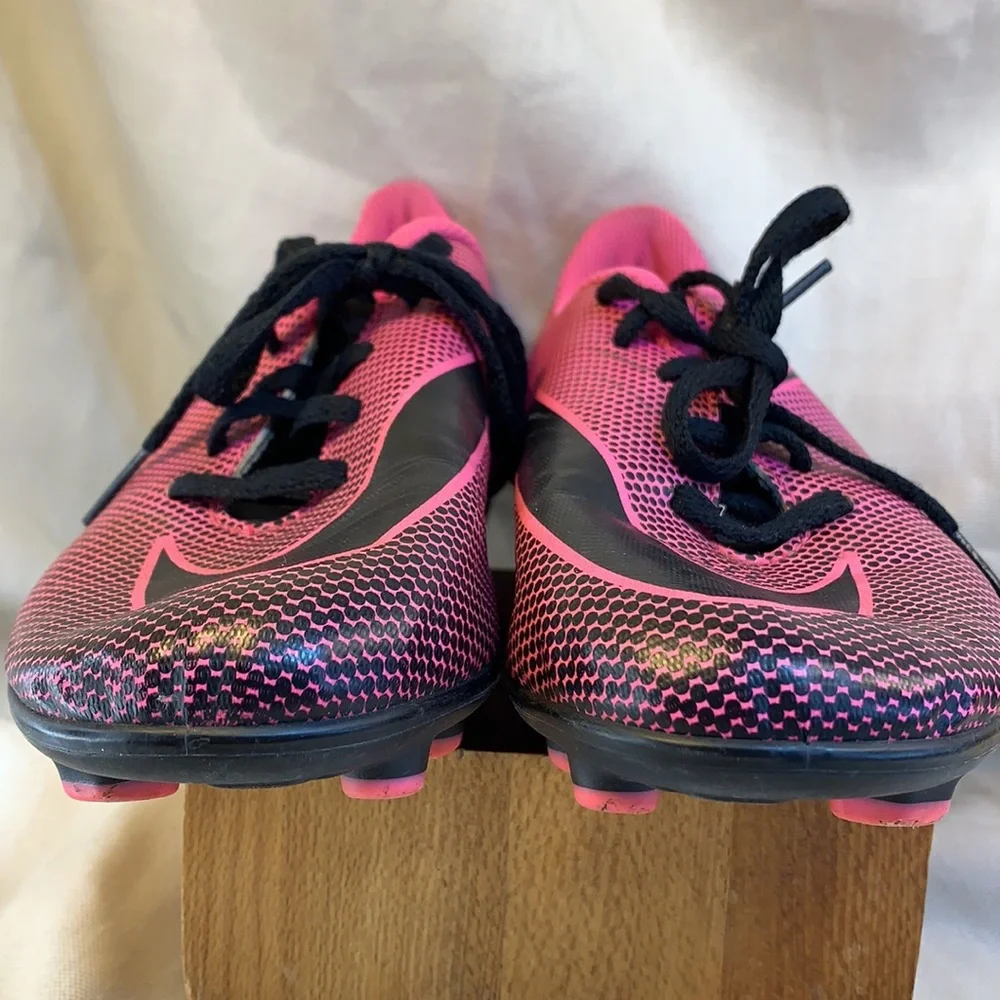 Nike soccer sneakers almost NEW